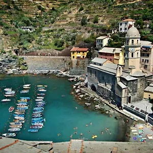 The Honeymooners' Paradise , Vernazza Italië