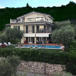 https://villa-ca-bianca-torri-del-benaco.hotelinveneto.com